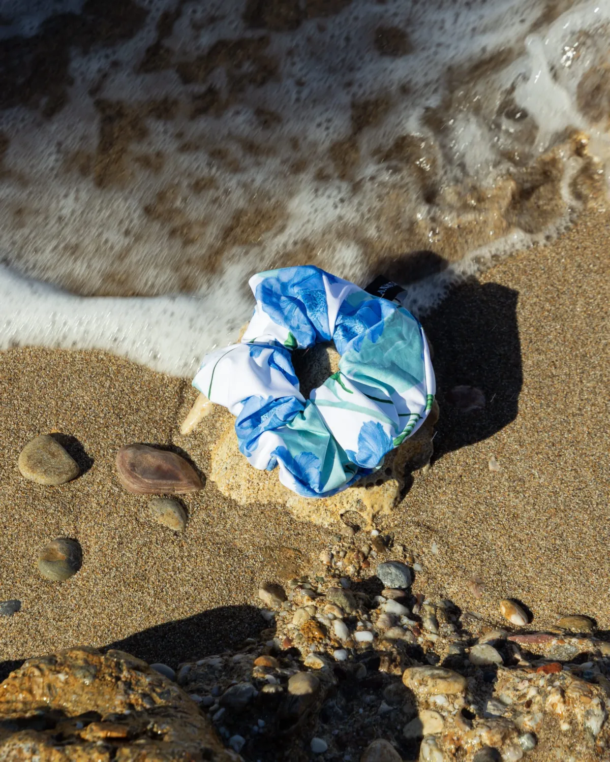 AQUA BLOOM SCRUNCHIE
