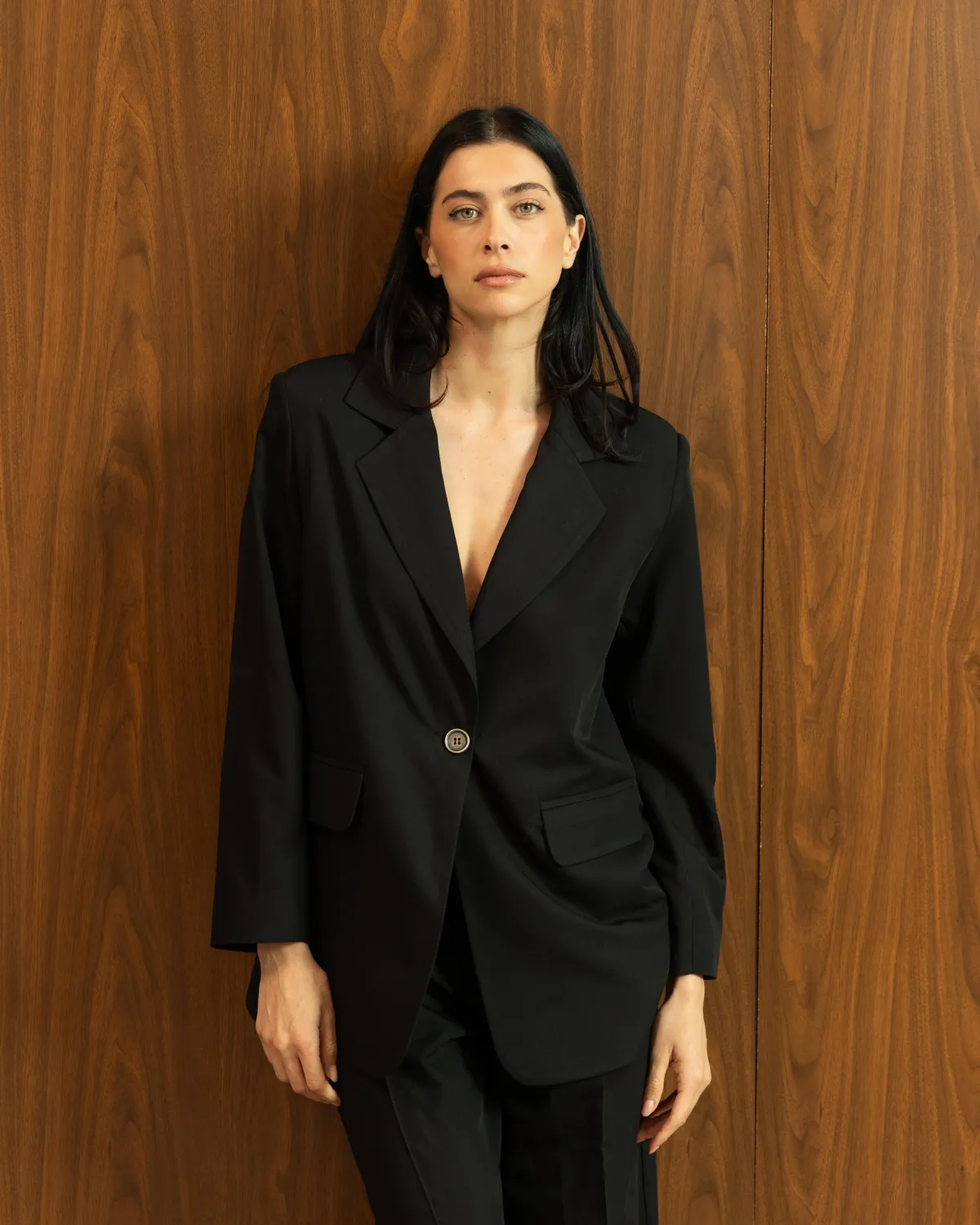 BLACK SINGLE-BREASTED BLAZER
