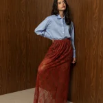 CLAY LACE REVERIE SKIRT – Γήινη δαντελένια maxi φούστα με σκίσιμο και λάστιχο
